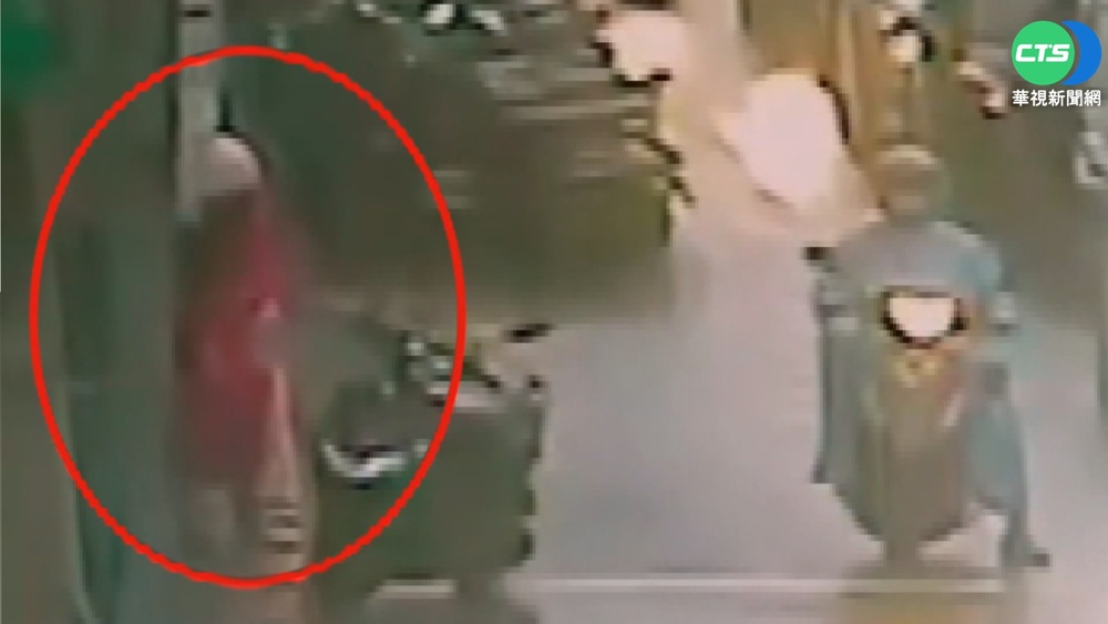 騎士臨停紅線穿雨衣遭檢舉 網一面倒力挺