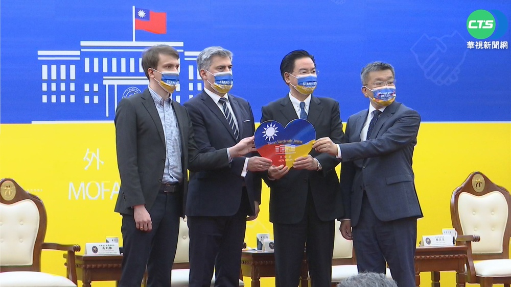 各界善款湧入近2.6億 外交部先捐1億