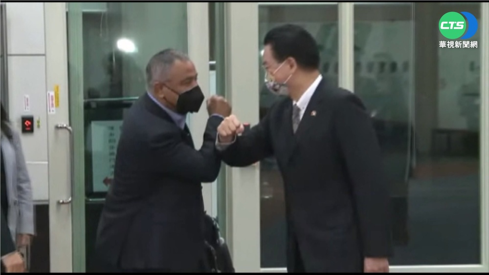 貝里斯總理伉儷抵台 總統將接見頒勳章