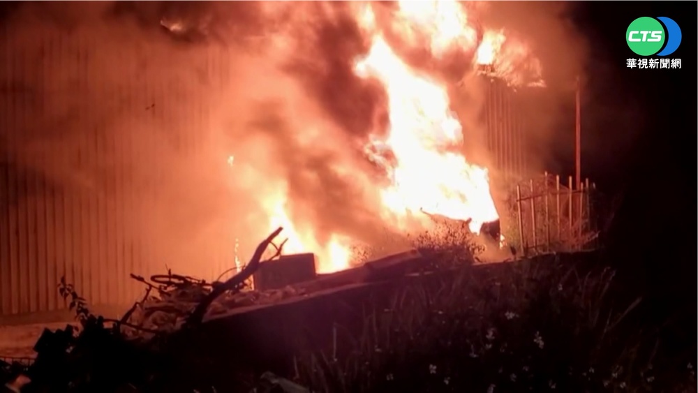 暗夜惡火悚燒! 高雄沙發工廠"全陷火海"