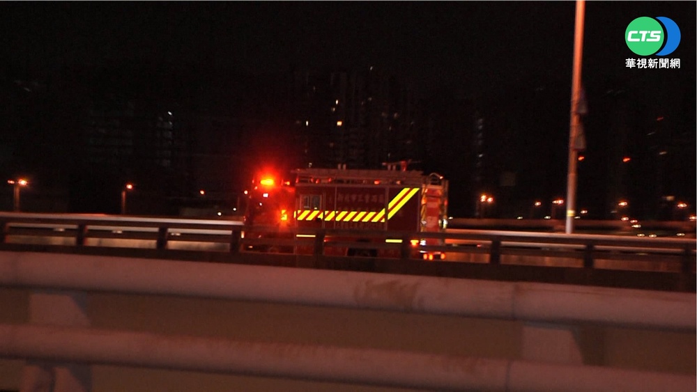 男酒駕自撞翻車 脫困後心虛跳高架橋逃