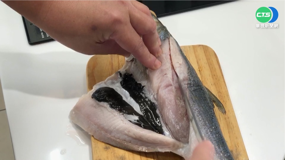 不怕鮭魚荒! 養殖研發生食虱目魚"背鰭肉"