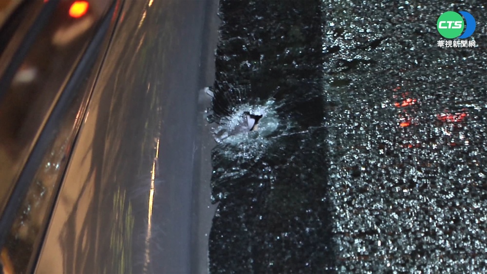 賓士拒檢逃 警開槍1人腦中彈 母控執法過當