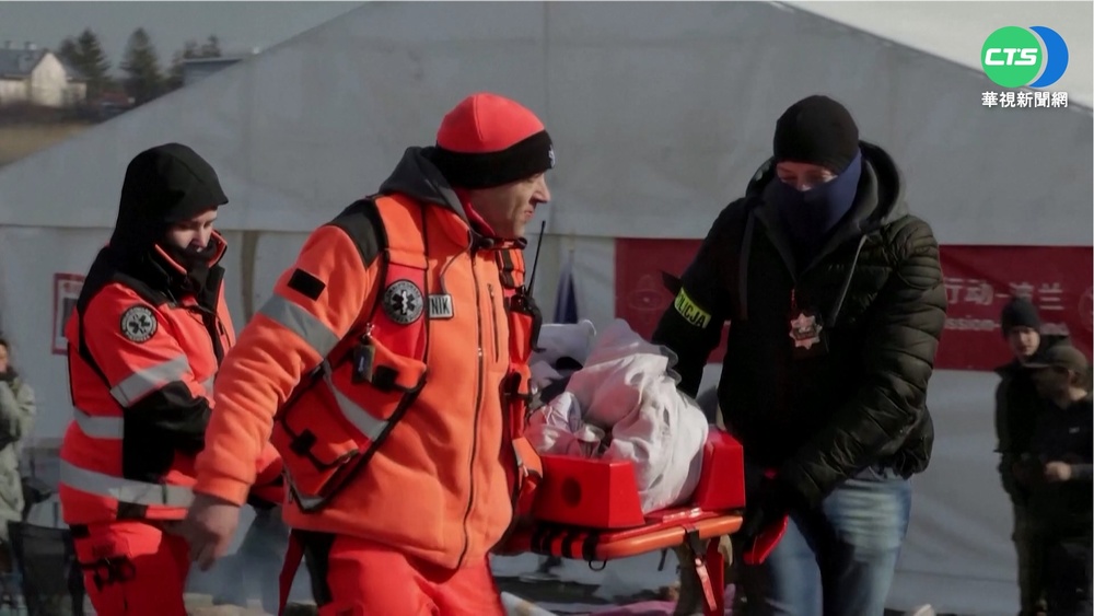 戰火下求生存 烏病童轉送波蘭治療