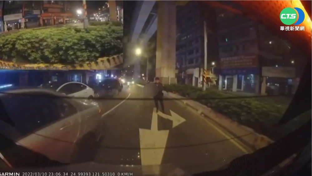 警開槍阻拒檢轎車傷乘客 母轟執法過當