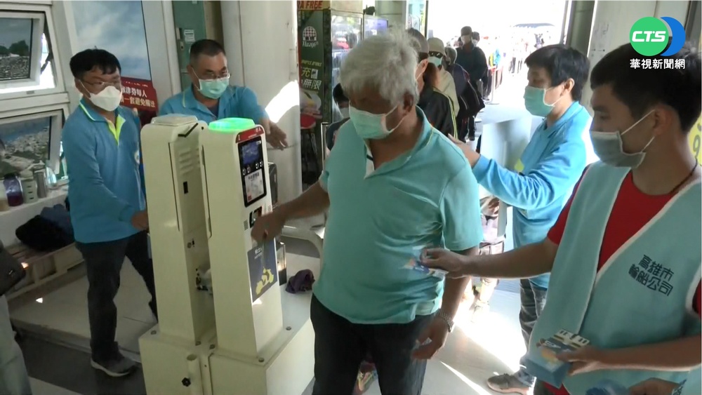 陳其邁帶頭振興 旗津老街湧觀光人潮