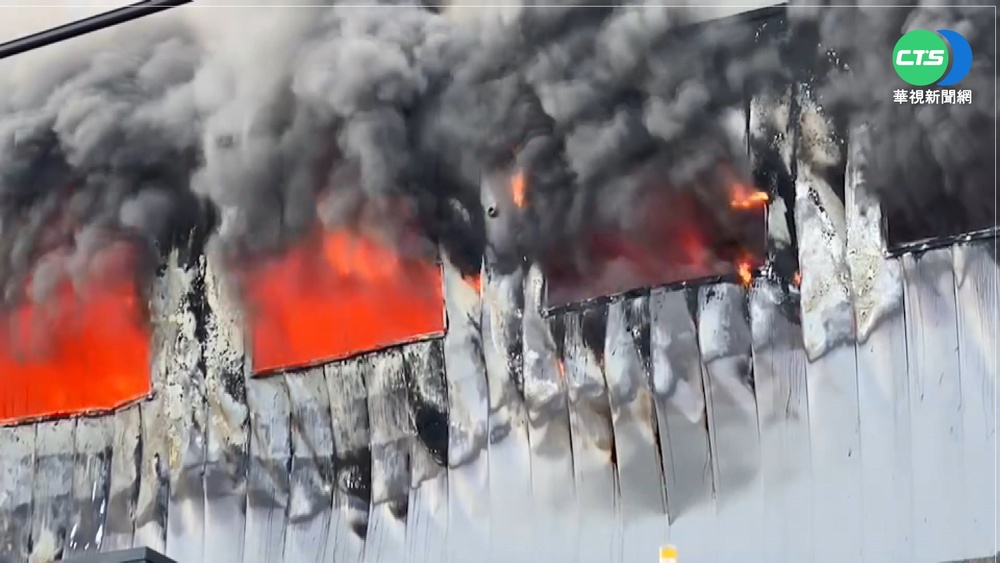 楊梅工廠大火黑煙竄天 10多公里外可見