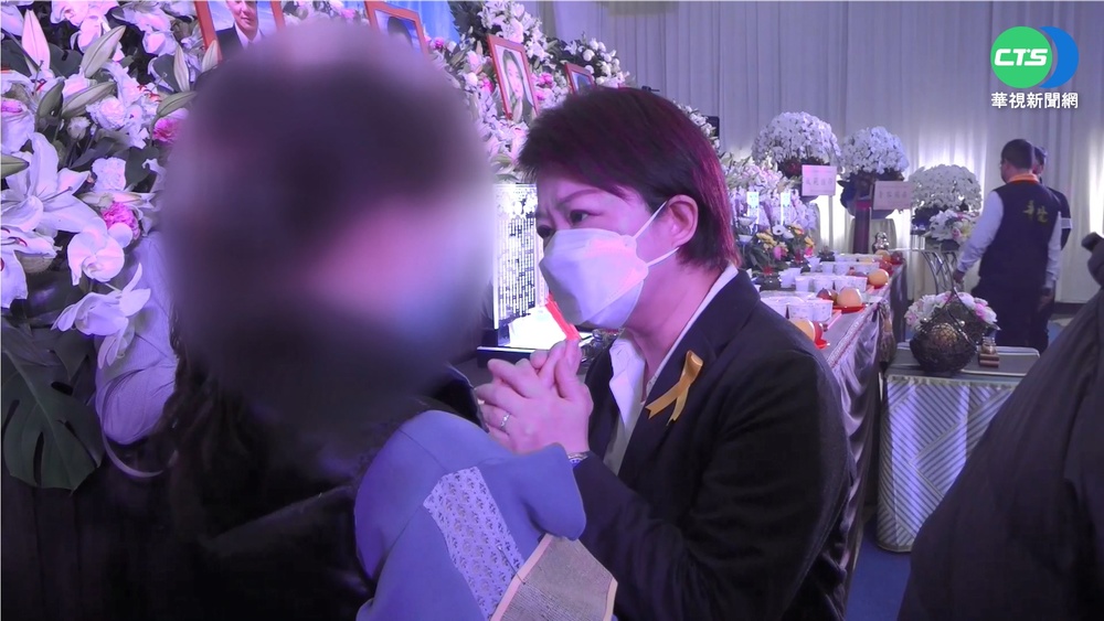 台中興中街6死公祭 盧秀燕擁哀戚罹難者家屬