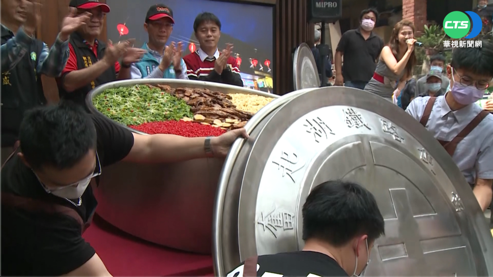 全台最大! 350人合吃430公斤奮起湖便當