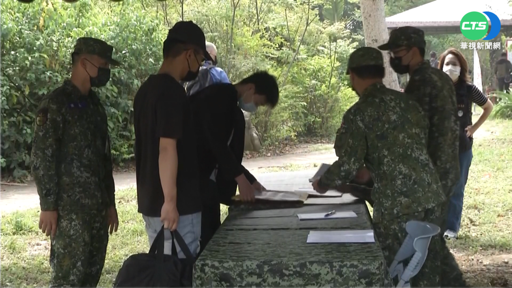 最硬教召南部首場展開 軍版小蜜蜂也來了