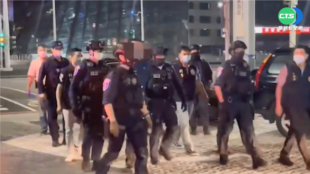 歹徒闖火鍋店開5槍 男中2槍一度命危