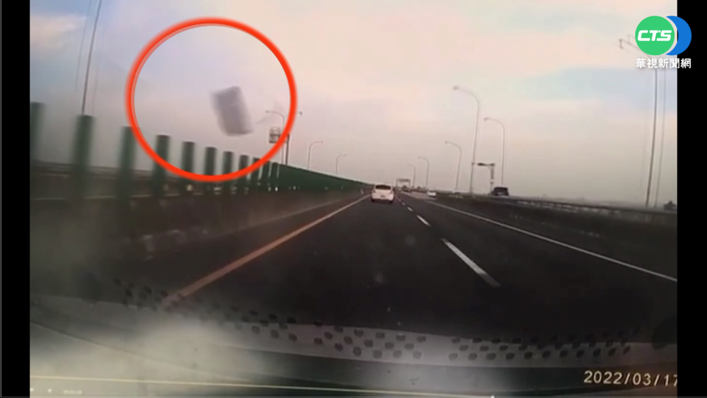 鐵片砸死女師 警過濾2千車揪2肇事駕駛