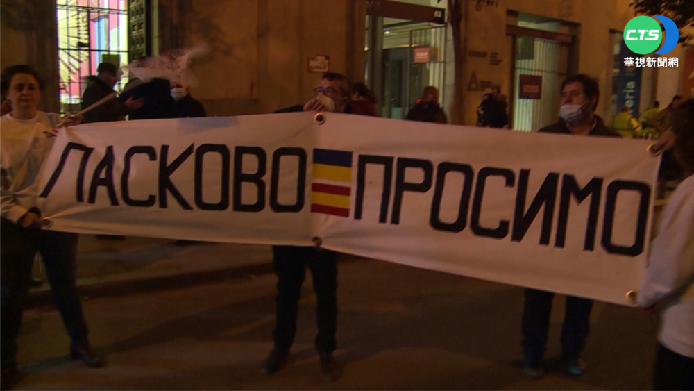 西班牙運將助烏! 33車送物資.接送難民