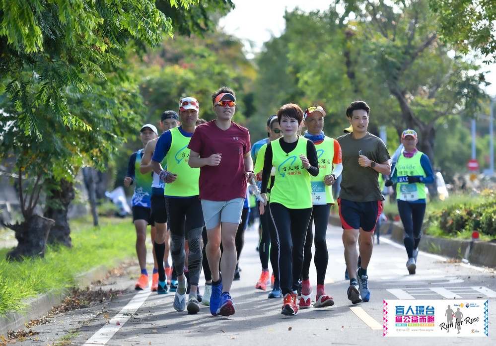 主播陳雅琳獻出視障陪跑員初體驗大嘆：一點也不簡單!