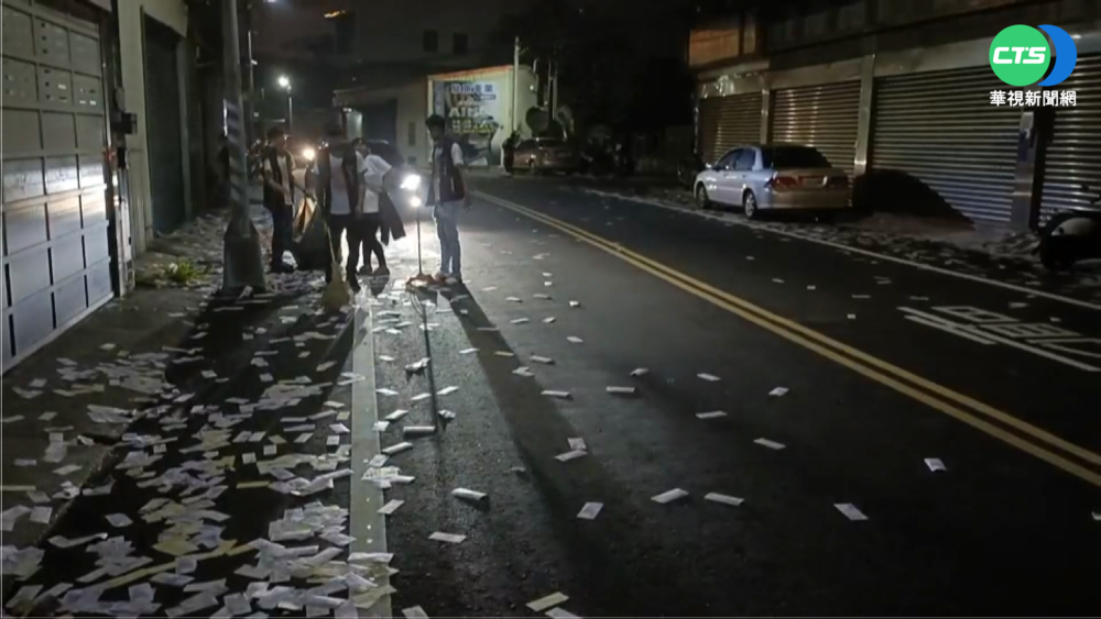 廟會沿路撒冥紙沒清理 居民轟:離譜