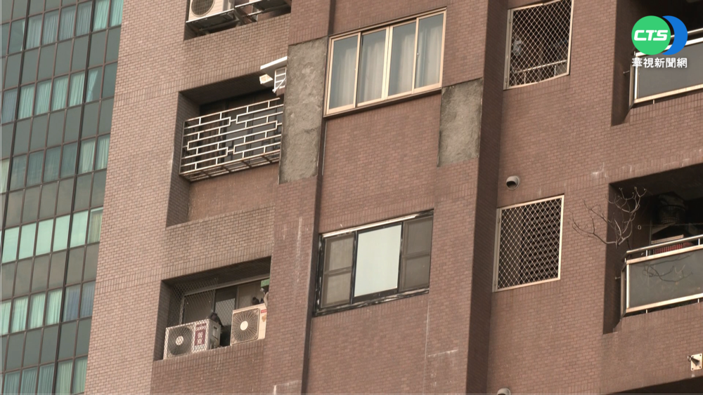 屋齡26年大樓下"磁磚雨" 砸到人算誰的?