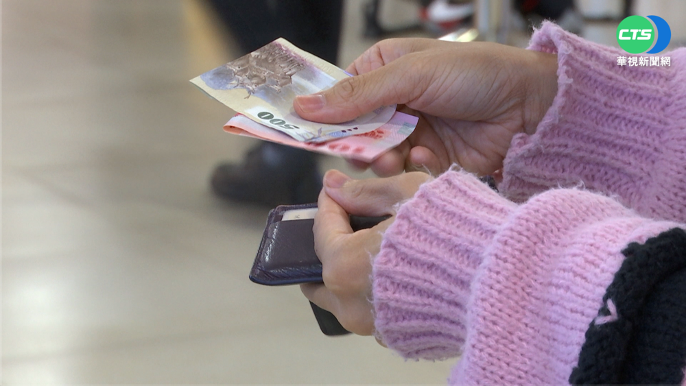 市府站｢借錢姐｣ 攔人借500 不借還抓腰