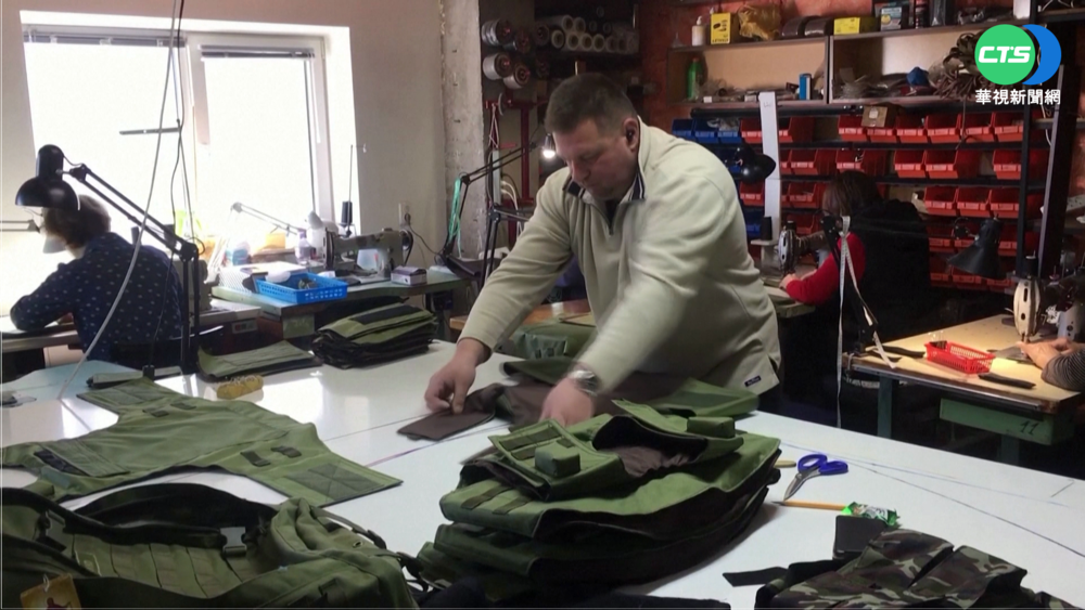 捨金衛國! 烏家具商不做鞦韆改製防彈衣