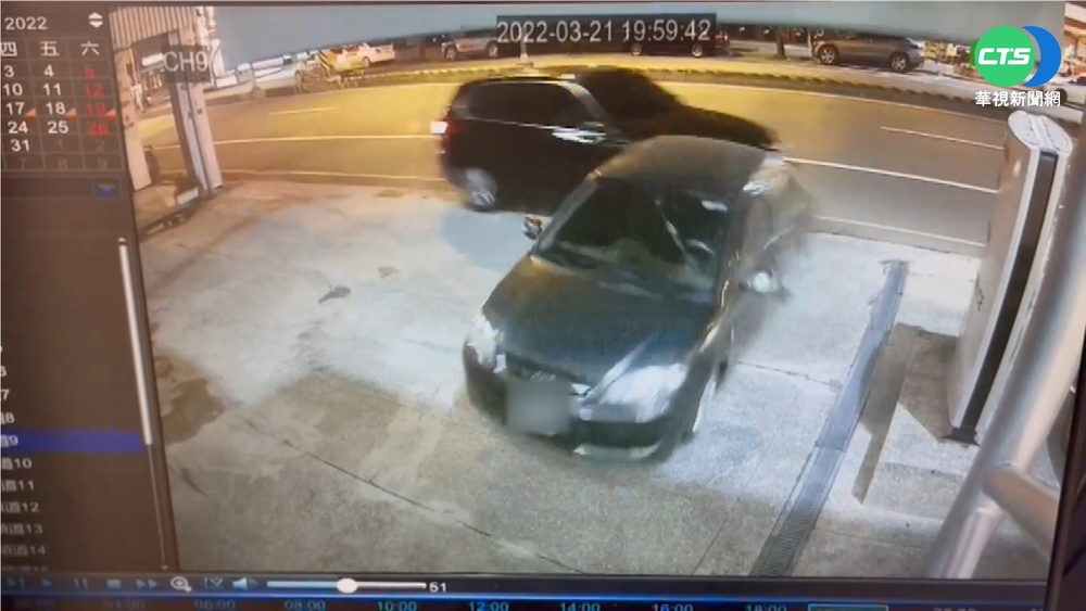 女駕駛疑癲癇發作 失控追撞2車毀站牌