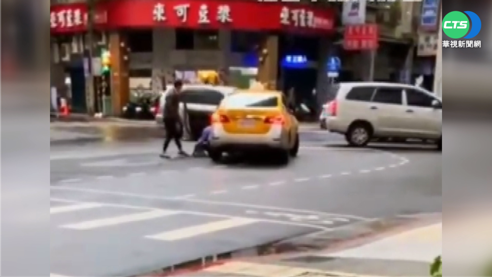 男喝茫當街打運將 民眾見義勇為"壓制"