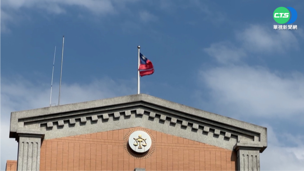 國旗破損照掛頂樓 沒人管!法院認疏忽