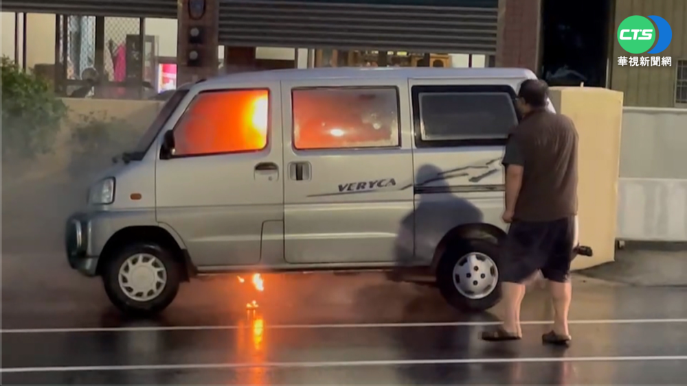 新購二手車行駛中自燃! 駕駛驚險逃生