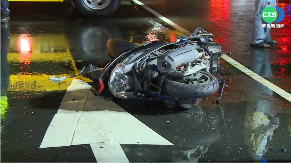 來不及吃...騎士遭闖撞亡.便當灑一地