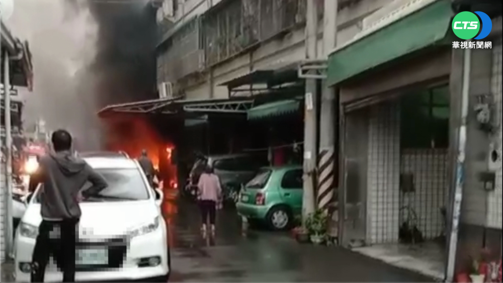 兄口角洩憤縱火燒屋 母弟著火奪門逃