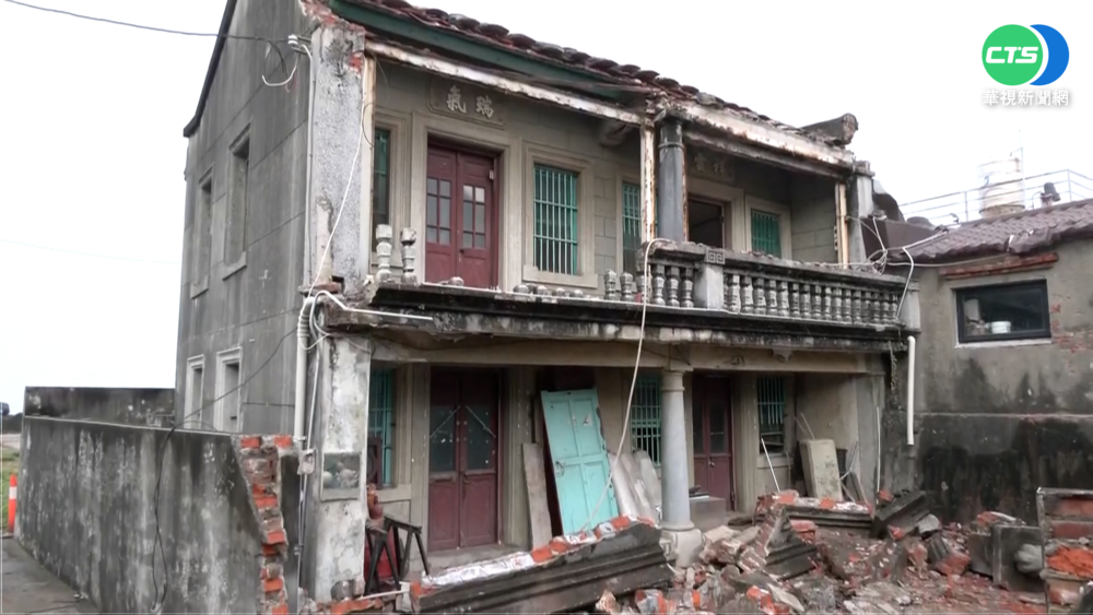 百年洋樓不敵連續天災 門楣掉落毀圍牆