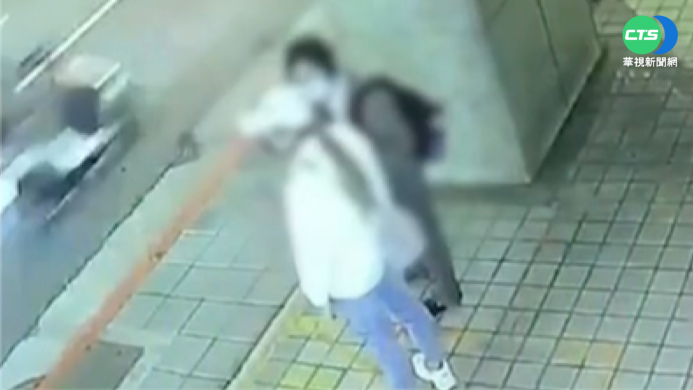 "借錢哥"扮女裝3天騙9千 頭撞玻璃落網