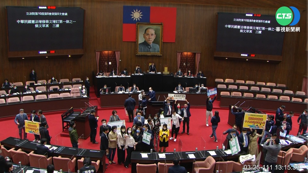 "18歲公民權"修憲交複決 將闖965萬票難關