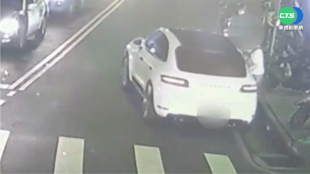 車主下車沒熄火 賊跳上車直接開走保時捷