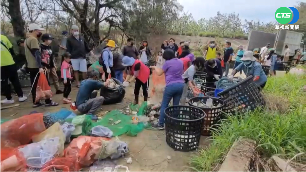 嘉縣環保局假日淨灘 1小時清1公噸垃圾
