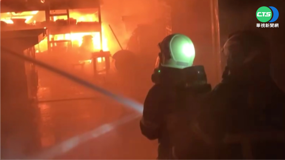 嘉縣民雄食品廠房竄火燒 幸無傷亡