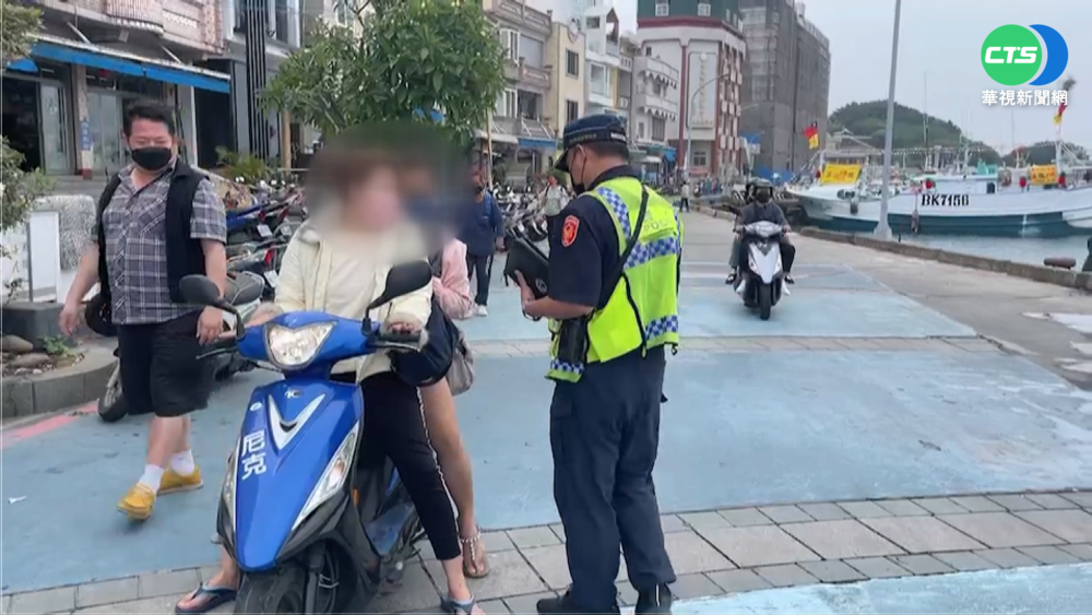 小琉球遊客騎車不戴安全帽 交通亂象多