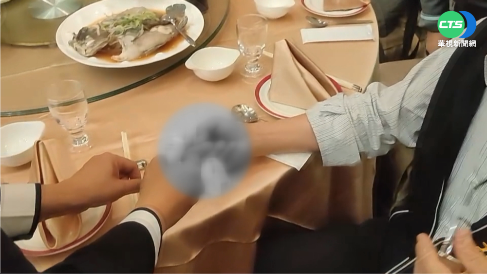 餐廳玻璃轉盤破裂用黏的 台中勞長濺血