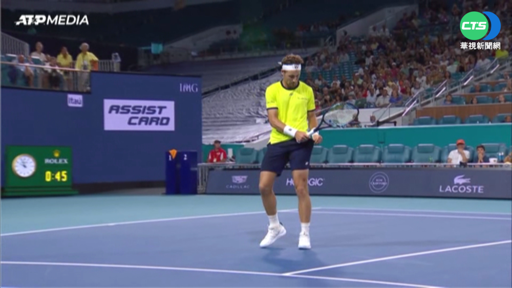 挪威網球選手斯帕魯德超強 "一球進袋"