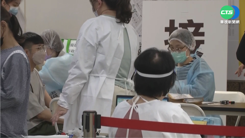 高市化工廠群聚案+2 捷運接種站現人潮