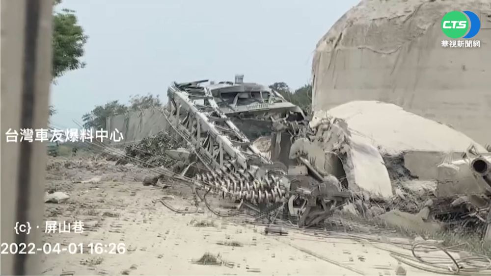 電塔遭水泥塔壓垮 高鐵"開不了門"班次亂