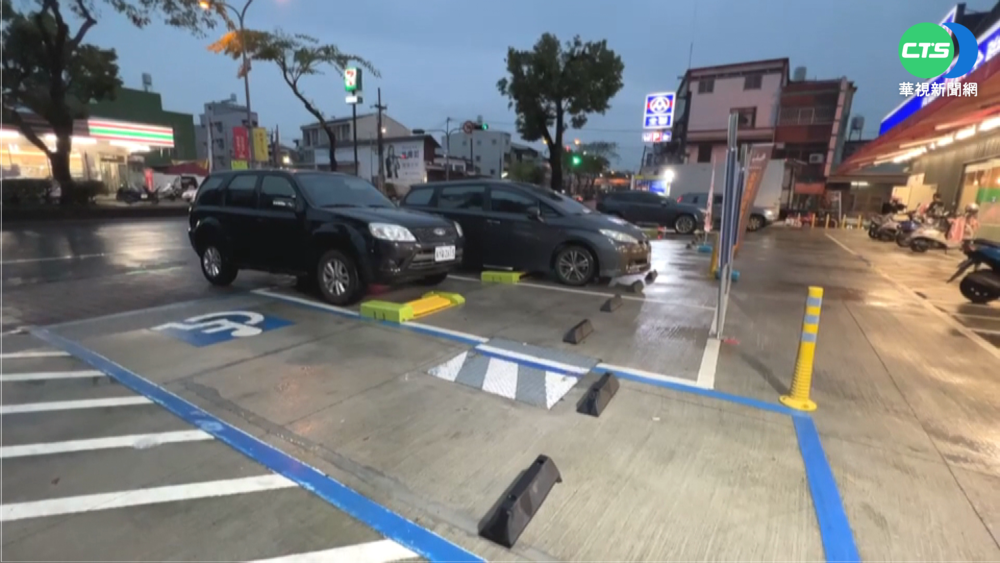 又是省停車費? 南投又現"車格停一半"