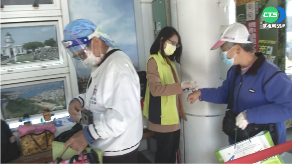 旗津券發放最後一天! 高雄輪渡站擠爆