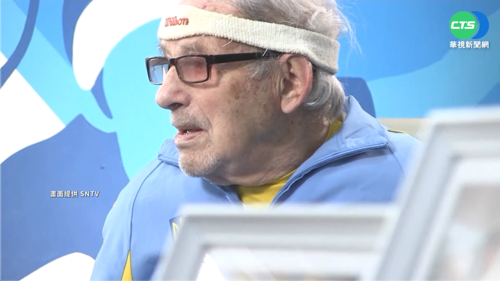 98歲"最老網球員"遠離戰火 迎戰女將