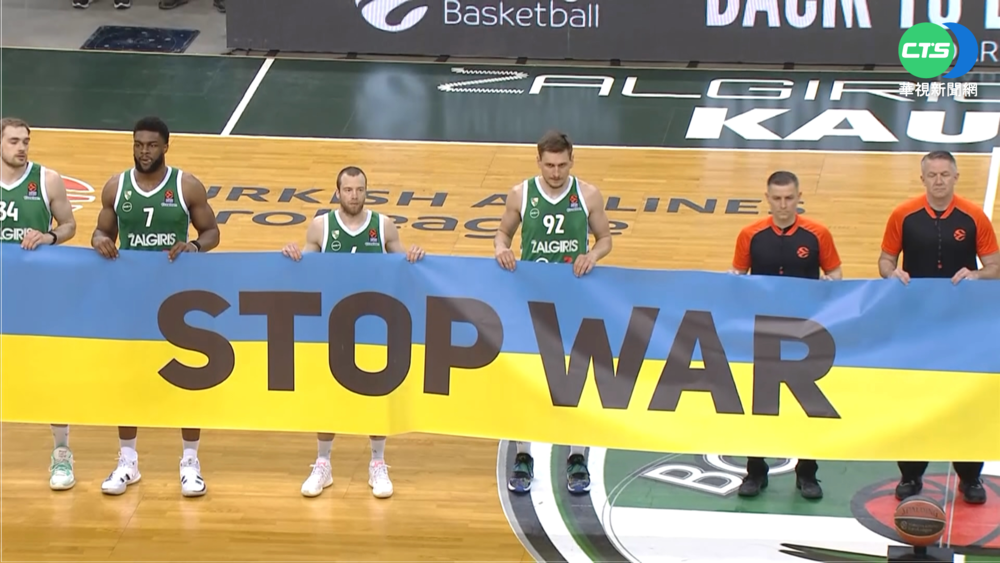 拒拿反戰橫幅挺烏 塞爾維亞球隊被噓爆