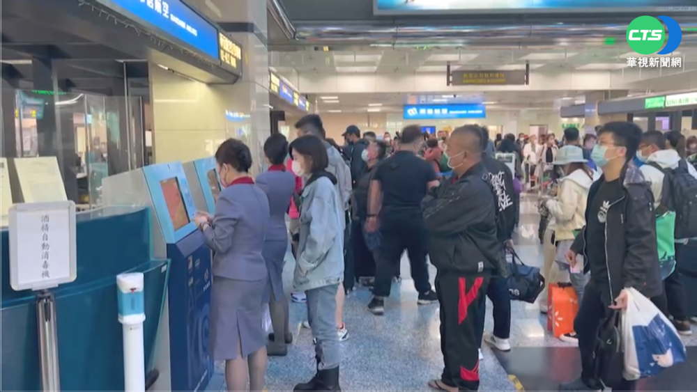 澎湖返台班機延誤 千名旅客塞爆機場