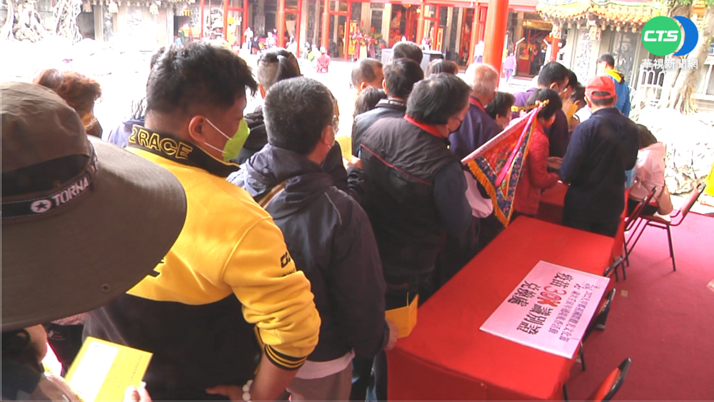 備戰大甲媽遶境! 信徒排隊領"3OK卡"