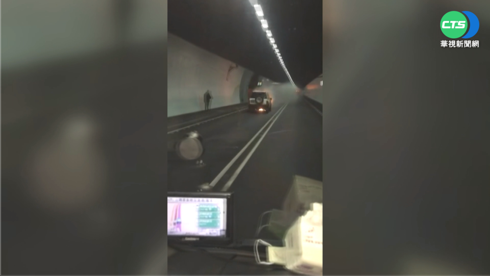 雪山隧道轎車自燃 北上17.7線道封閉