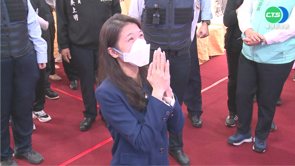 監所派員戒護 戴寧免戴戒具送別亡父