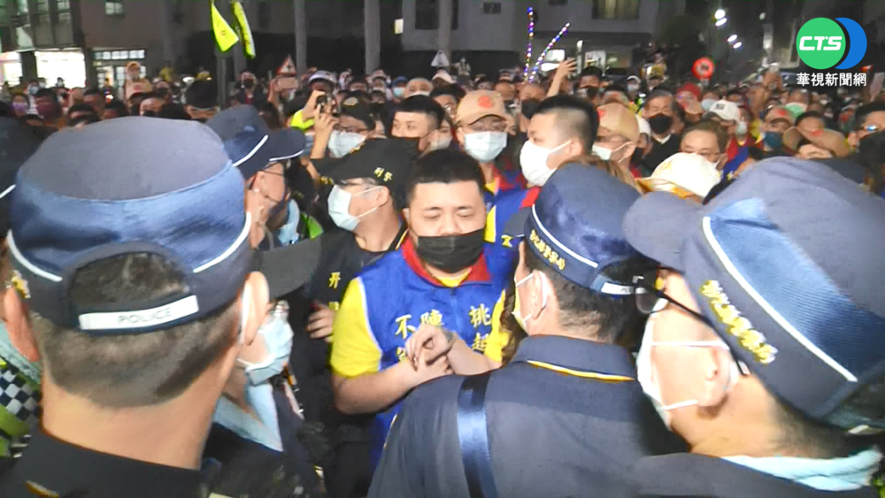 張安樂搶轎爆衝突 徐國勇:媽祖不會保佑