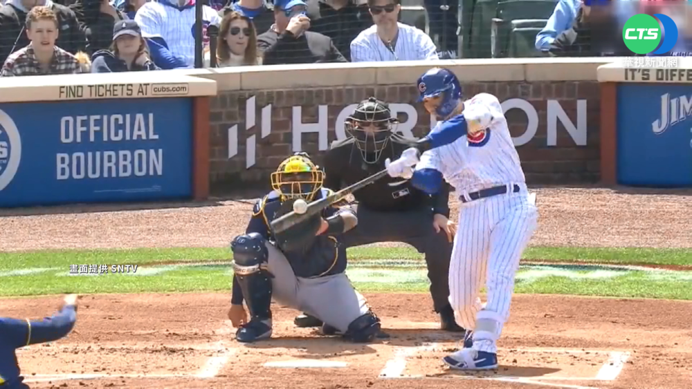 鈴木誠也首轟出爐 雙手合十慶祝受矚目