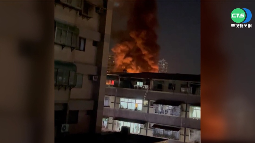 民宅頂加火警濃煙竄天 77歲翁遭嗆傷